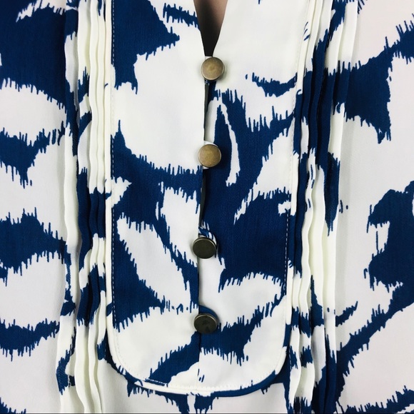 Blue and White Banana Republic Blouse Size Medium - Picture 4 of 8